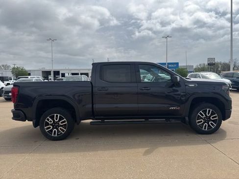Used 2023 GMC Sierra 1500 AT4 w/ AT4 Preferred Package AWD/4WD image 2