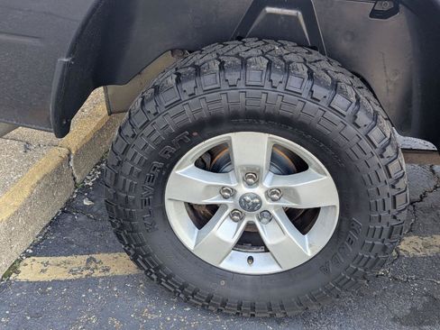 Used 2017 RAM 1500 Express AWD/4WD image 32
