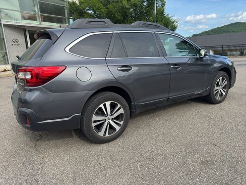 Used 2019 Subaru Outback 2.5i Limited AWD/4WD image 8
