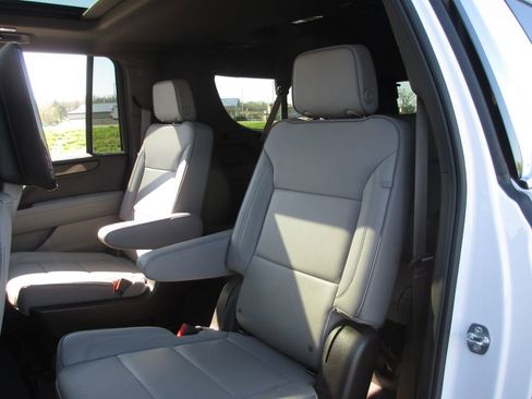 Used 2025 GMC Yukon XL Elevation w/ Elevation Premium Package image 23