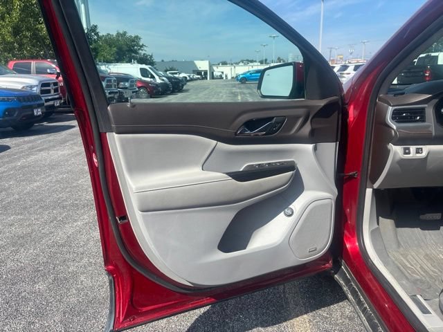 Used 2021 GMC Acadia SLT w/ LPO, Floor Liner Package FWD image 14