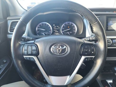 Used 2019 Toyota Highlander XLE image 37