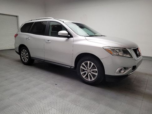 Used 2015 Nissan Pathfinder SV image 11