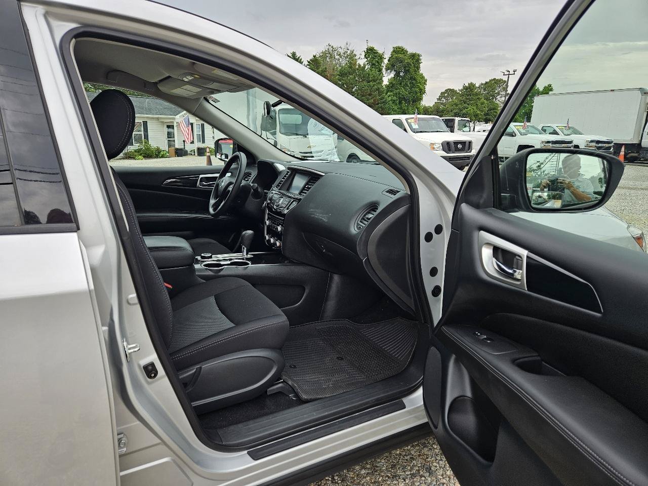 Used 2019 Nissan Pathfinder S AWD/4WD image 30