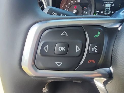 Certified 2024 Jeep Wrangler Unlimited Sahara w/ Technology Group AWD/4WD image 12