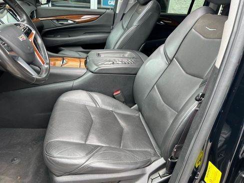 Used 2016 Cadillac Escalade ESV Luxury AWD/4WD image 11
