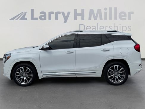 Used 2024 GMC Terrain Denali w/ Denali Premium Package AWD/4WD image 2