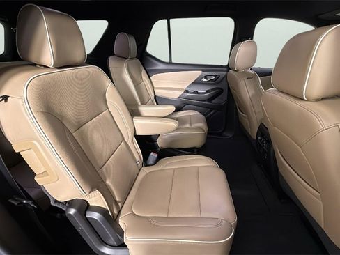 Used 2023 Chevrolet Traverse Premier image 30