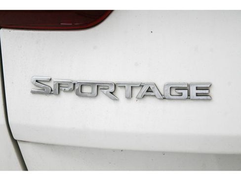 Used 2022 Kia Sportage LX AWD/4WD image 48