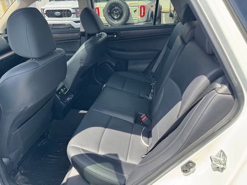 Used 2018 Subaru Outback 2.5i Limited AWD/4WD image 9