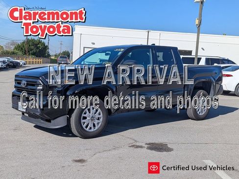 Used 2025 Toyota Tacoma SR image 1