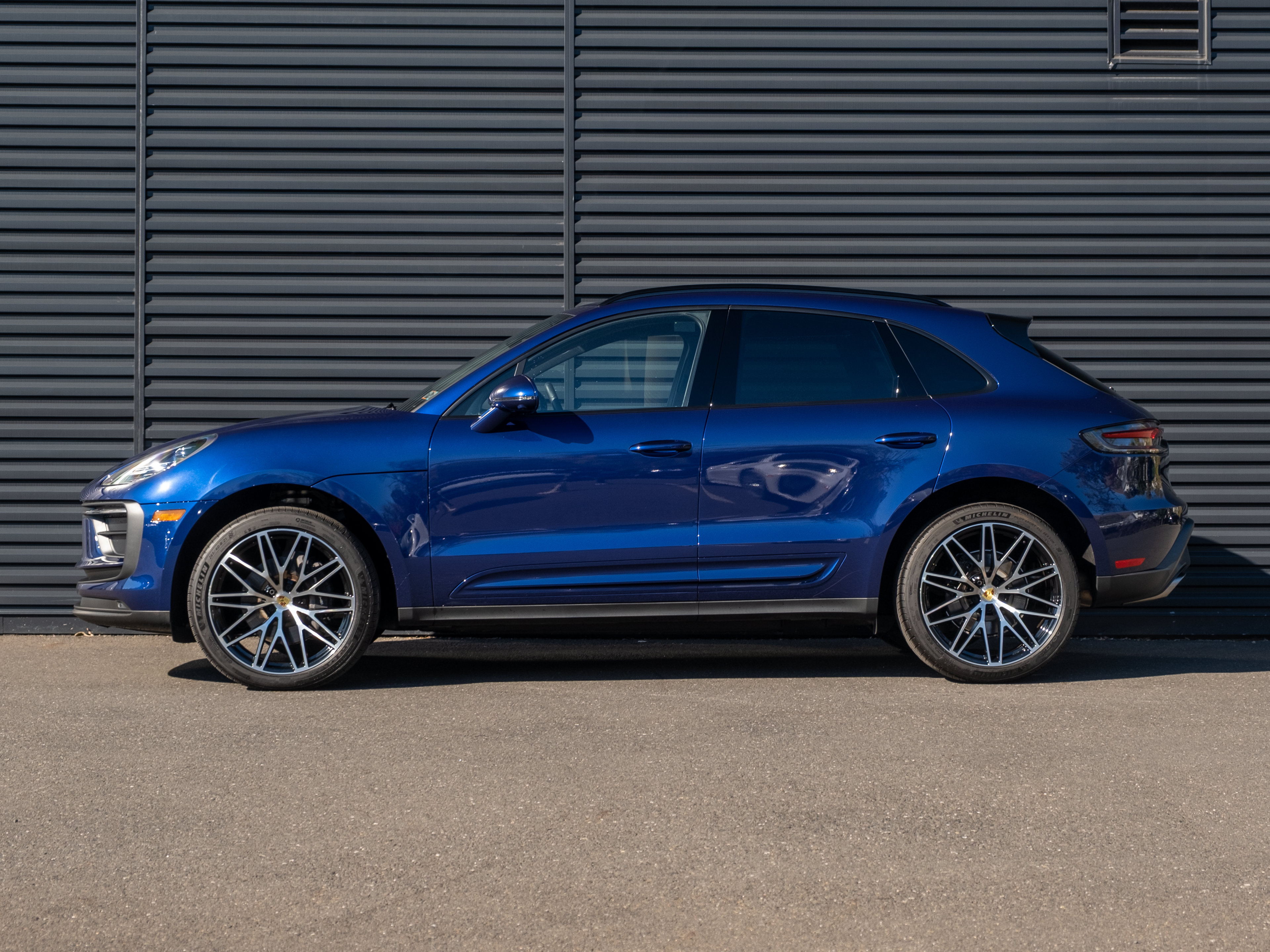 Certified 2026 Porsche Macan AWD/4WD image 2