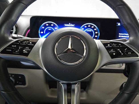 Used 2024 Mercedes-Benz EQB 250+ image 27