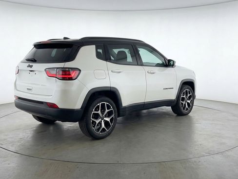 Used 2025 Jeep Compass Limited AWD/4WD image 9