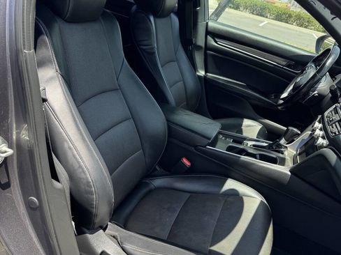 Used 2018 Honda Accord Sport image 11
