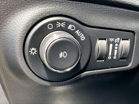Used 2021 Jeep Compass Latitude AWD/4WD image 36