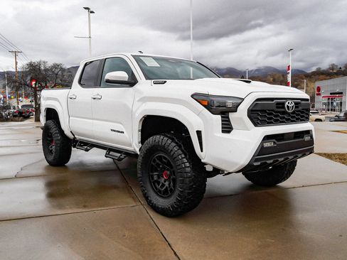 Certified 2025 Toyota Tacoma TRD Sport w/ TRD Sport Upgrade Package image 2