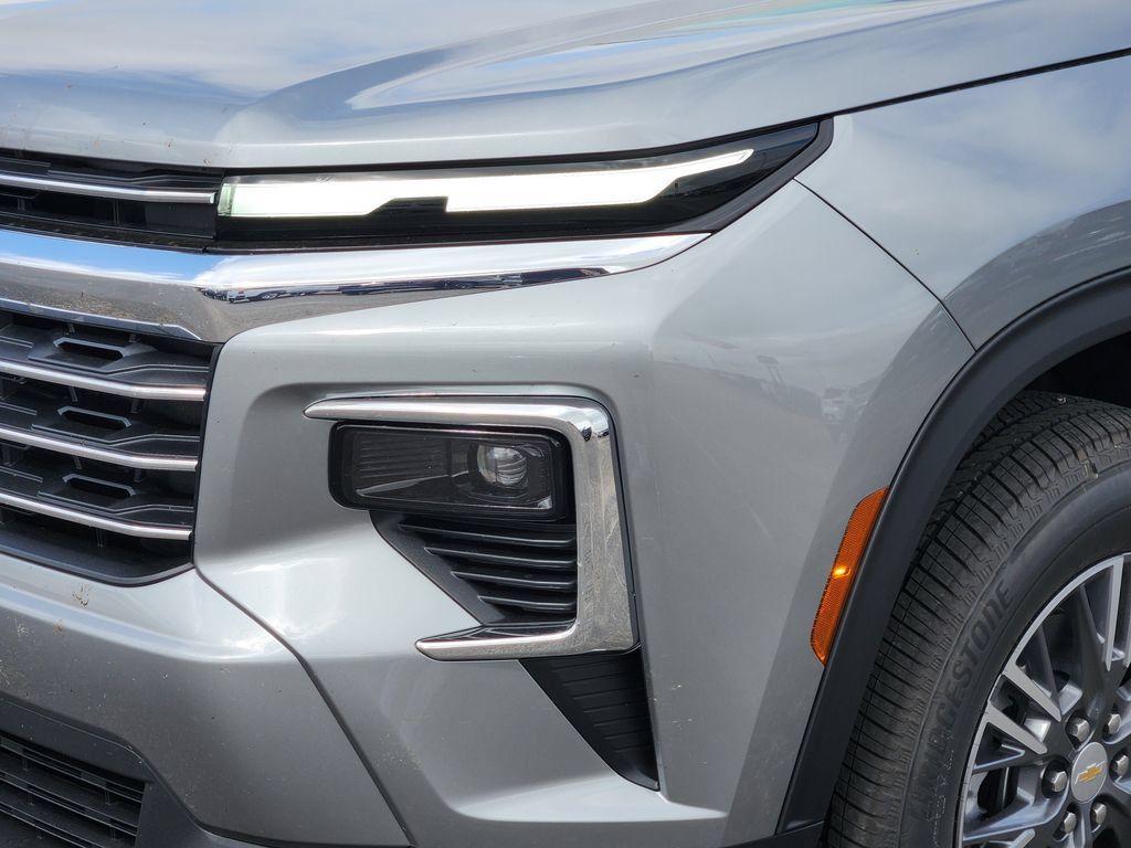 New 2026 Chevrolet Traverse LT w/ Driver Confidence Package FWD image 5