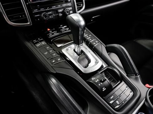 Used 2015 Porsche Cayenne Diesel AWD/4WD image 14