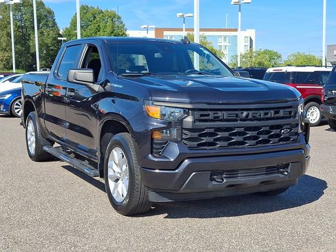 Used 2022 Chevrolet Silverado 1500 Custom RWD image 2