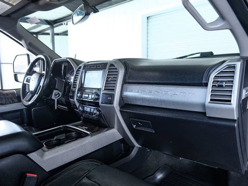 Used 2017 Ford F250 Lariat w/ Lariat Value Package image 43
