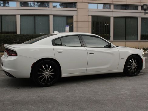 Used 2018 Dodge Charger R/T image 7