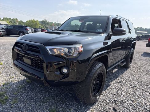 Used 2022 Toyota 4Runner TRD Off-Road Premium AWD/4WD image 10