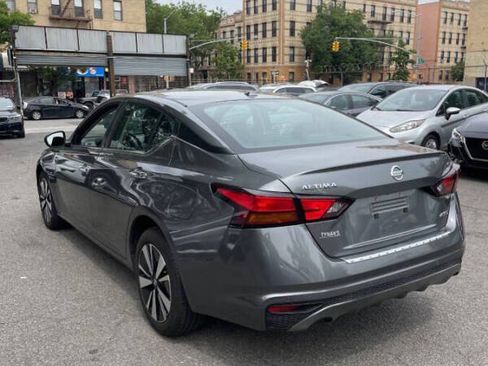 Used 2022 Nissan Altima 2.5 SV w/ SV Premium Package image 3