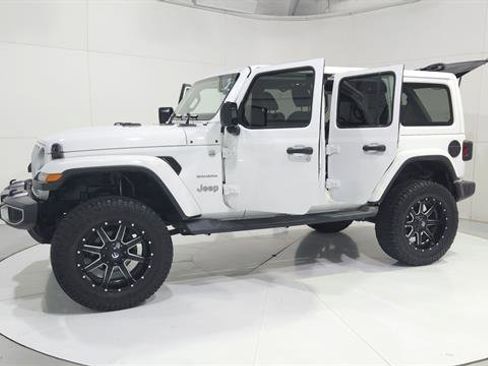 Used 2019 Jeep Wrangler Unlimited Sahara image 10