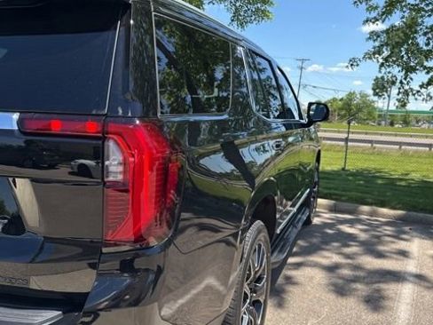 Used 2025 GMC Yukon Elevation AWD/4WD image 9