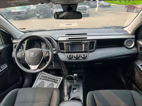 Used 2018 Toyota RAV4 LE AWD/4WD image 15