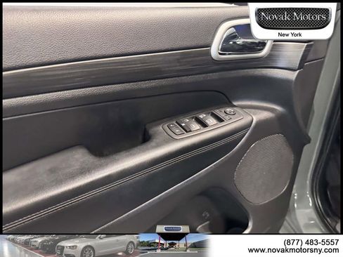 Used 2022 Jeep Grand Cherokee Laredo X AWD/4WD image 13