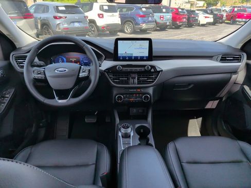 Certified 2022 Ford Escape SEL w/ Technology Package AWD/4WD image 2