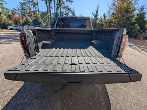 Used 2025 GMC Sierra 2500 AT4X image 13