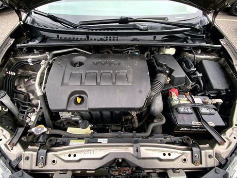 Used 2018 Toyota Corolla LE FWD image 30