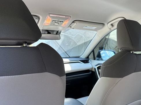 Used 2021 Toyota RAV4 XLE w/ XLE Grade Weather Package AWD/4WD image 10