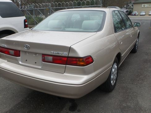 Used 1998 Toyota Camry LE image 4