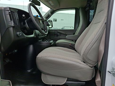 Used 2025 Chevrolet Express 2500 w/ Enhanced Convenience Package RWD image 13