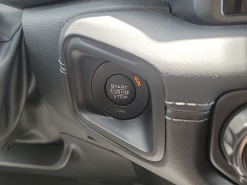 Used 2025 Jeep Wrangler Unlimited Sahara AWD/4WD image 30