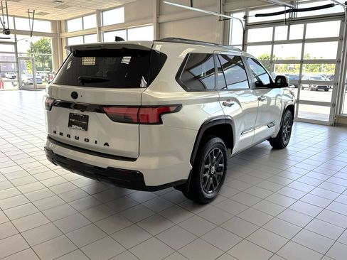 Used 2024 Toyota Sequoia Platinum AWD/4WD image 8
