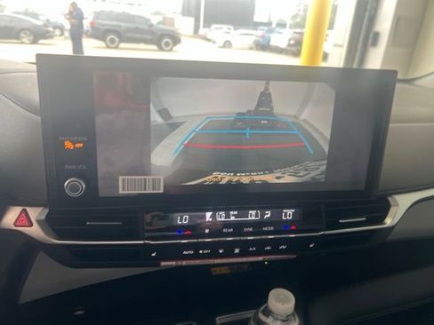 Used 2026 Toyota Sienna XLE FWD image 22