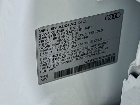 Used 2025 Audi Q3 2.0T Premium Plus w/ Premium Plus Package AWD/4WD image 32