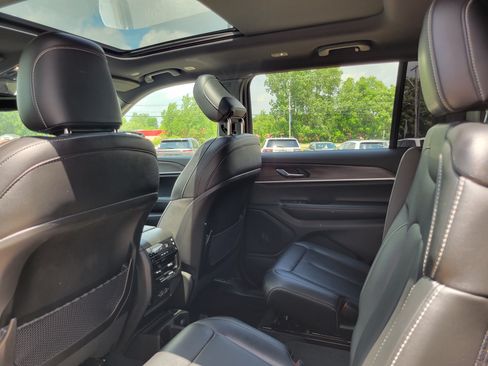 Used 2024 Jeep Grand Cherokee L Limited w/ Black Appearance Package AWD/4WD image 20