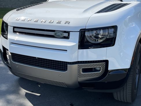 Used 2024 Land Rover Defender 110 X-Dynamic SE AWD/4WD image 11