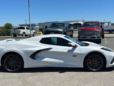 Used 2023 Chevrolet Corvette Stingray Premium Conv w/ Z51 Performance Package RWD image 2