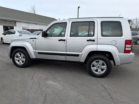 Used 2012 Jeep Liberty Sport image 3