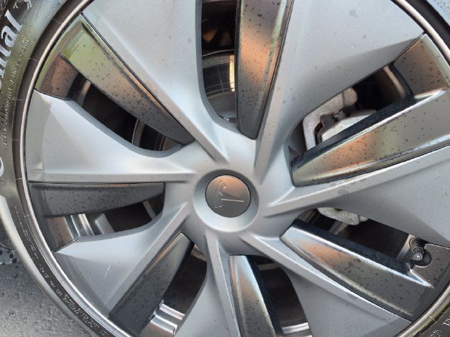Used 2025 Tesla Model Y Long Range AWD/4WD image 22