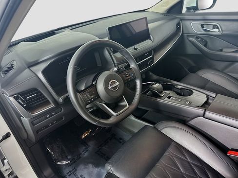 Used 2024 Nissan Rogue Platinum w/ Platinum Premium Package image 4