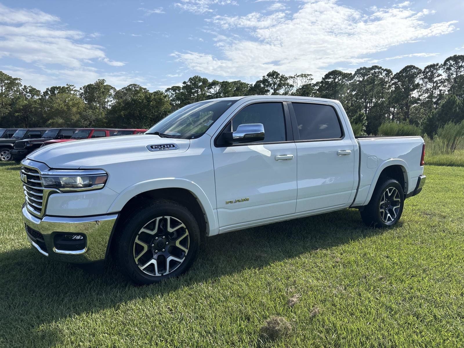 Used 2025 RAM 1500 Laramie AWD/4WD image 7
