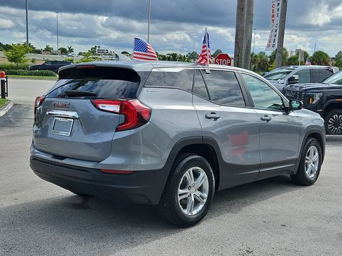 Used 2024 GMC Terrain SLE image 5